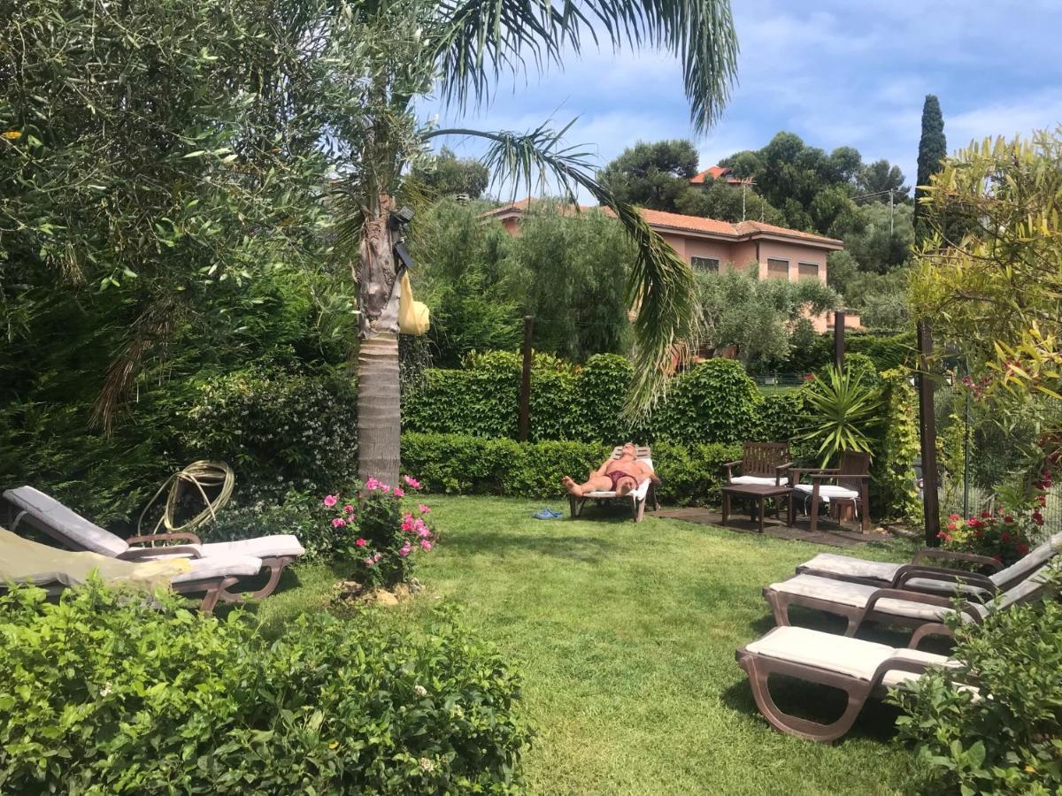 Le Jardin Sur Mer Avec Bike Et Mtb Tour Hotel Imperia Exterior photo